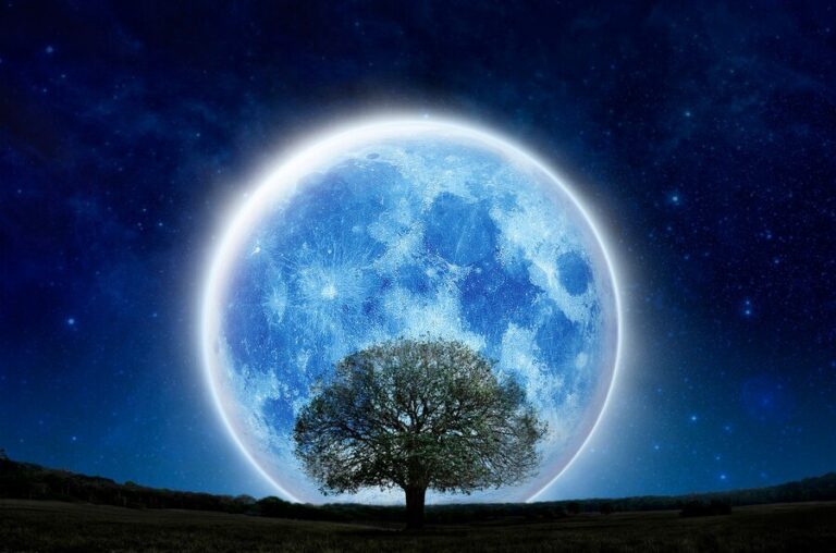 🌕 Kaj je MODRA LUNA in kakšen je njen astrološki pomen?