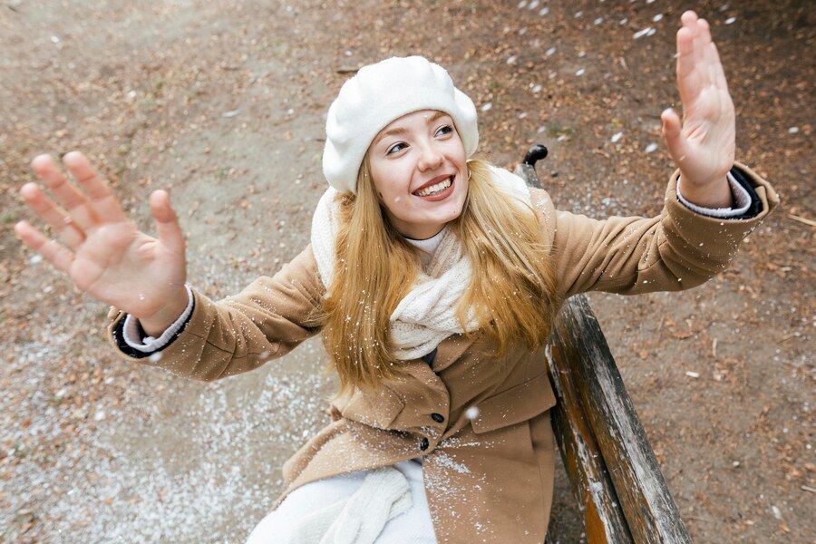 Optimistično razmišljanje prinaša pozitiven odnos in zdrav življenjski slog, ki vključuje telesno aktivnost in podporo prijateljev, za boljše premagovanje stresa in izzivov.