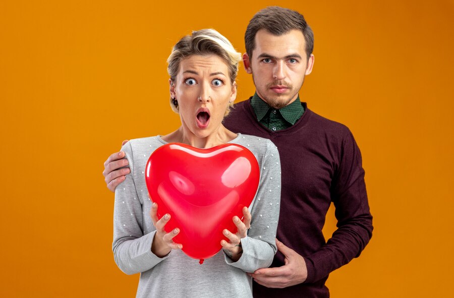 Ilustracija odnosov in ljubezni, razumevanje vzorcev izbire napačnih partnerjev in pomembnost samospoštovanja za uspešne in zdrave odnose.