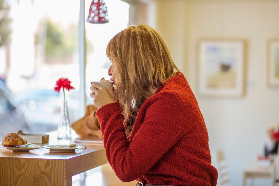 Horoskop za 13. januar 2025 z energijo polne lune v Raku, ki prinaša čustveno osvoboditev in priložnost za nove začetke.