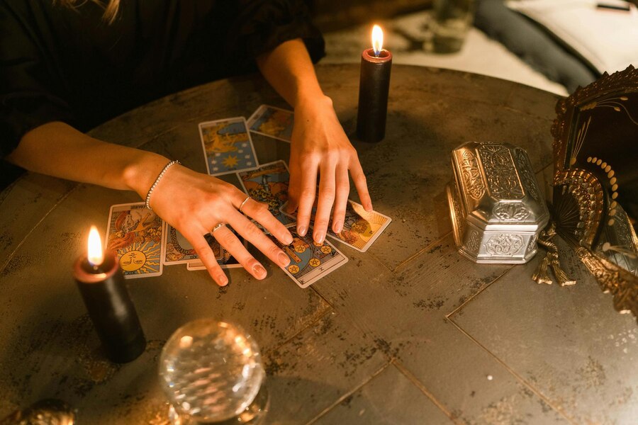 OTRESITE SE STRESA s TAROT postavitvijo s 4 kartami OTRESITE SE STRESA s TAROT postavitvijo s 4 kartami