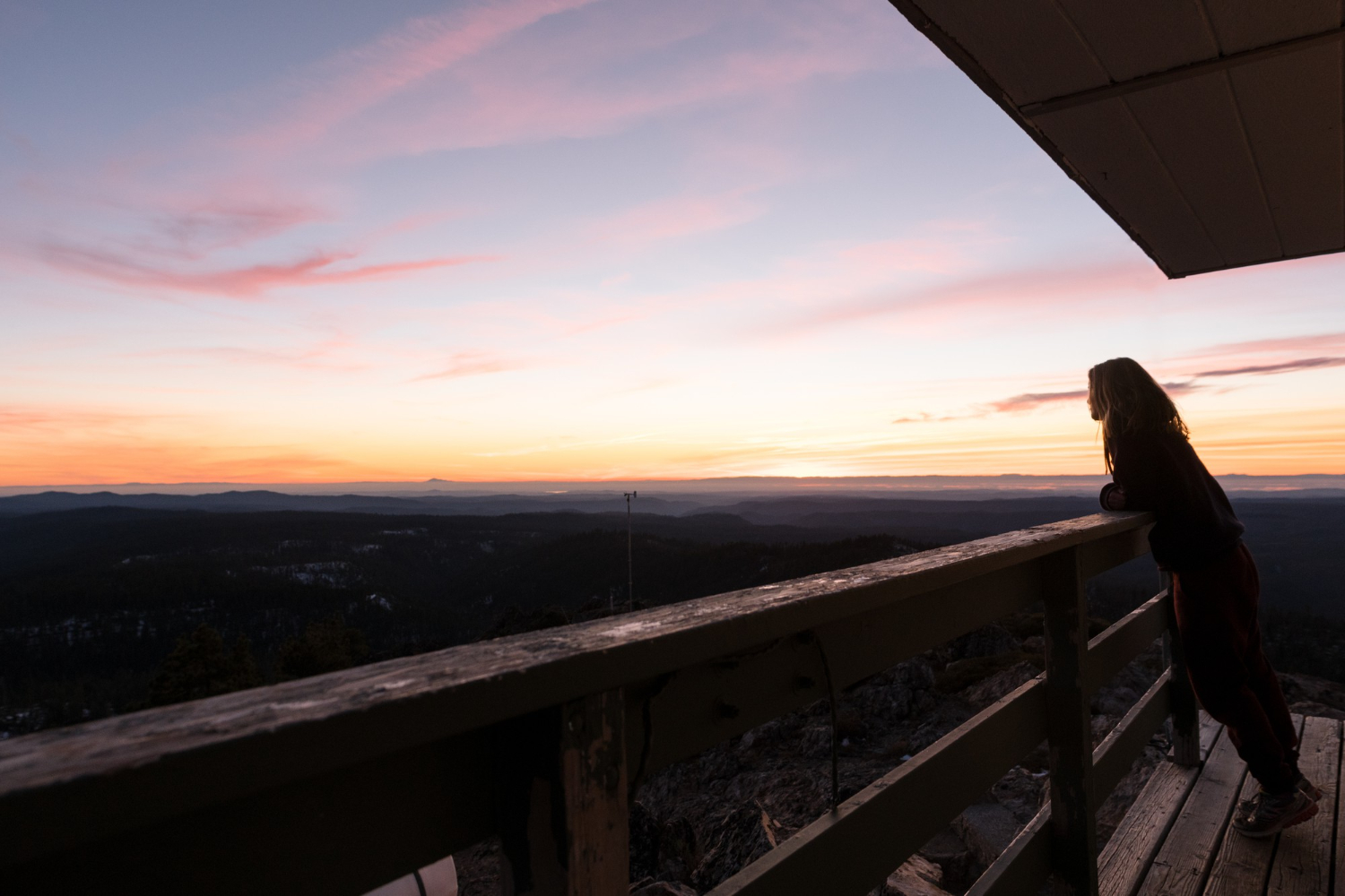 DAN, KO BESEDE POSTANEJO USODA: MOČ MLADE LUNE V DVOJČKIH 27. MAJA 2025