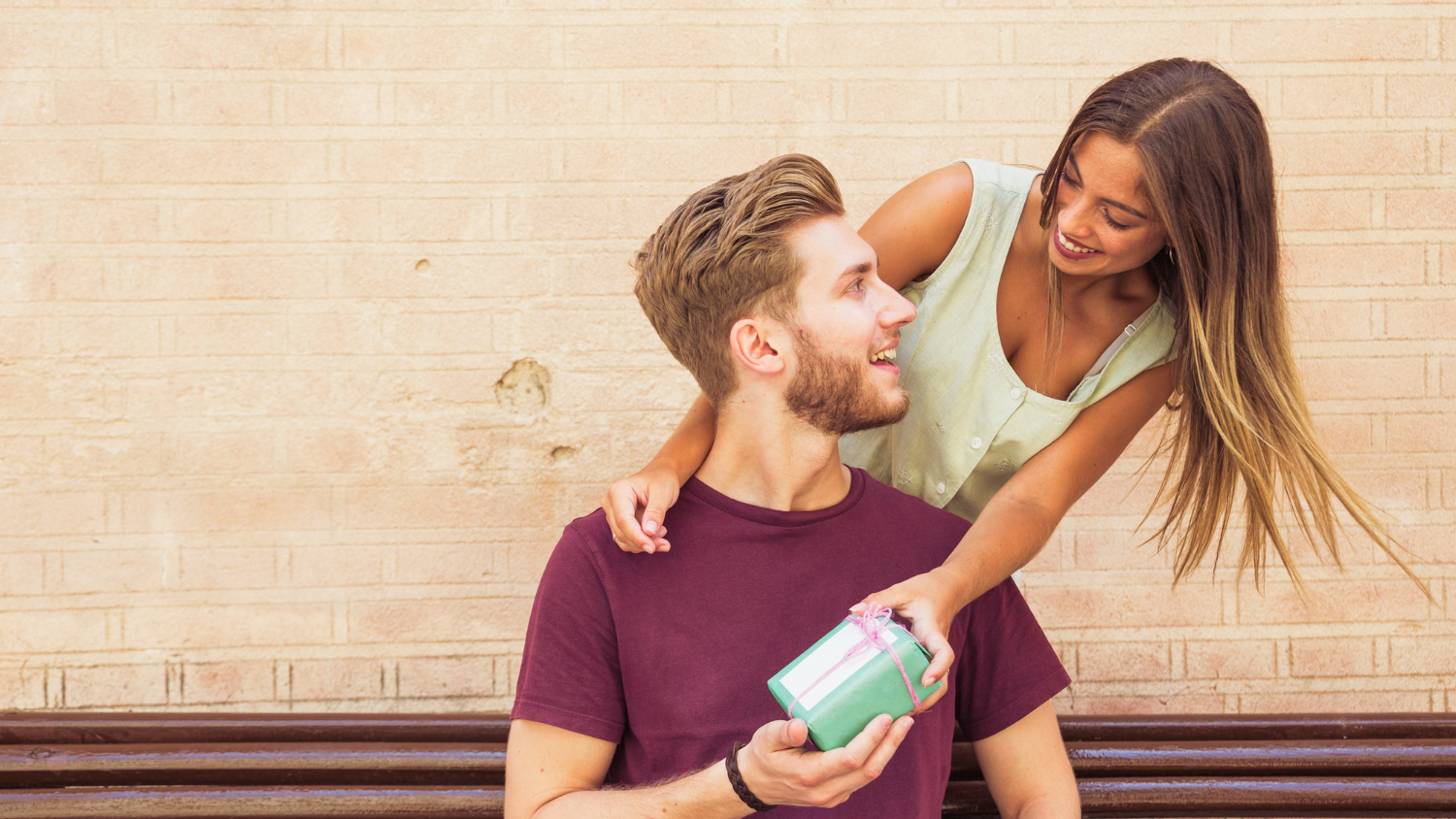 LJUBEZENSKI HOROSKOP za JUNIJ 2025: Čas je, da se odpreš ljubezni … in tudi malo zmešaš štrene