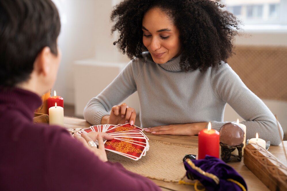 5 PREDNOSTI, da NEKDO DRUG prebere vaše TAROT KARTE